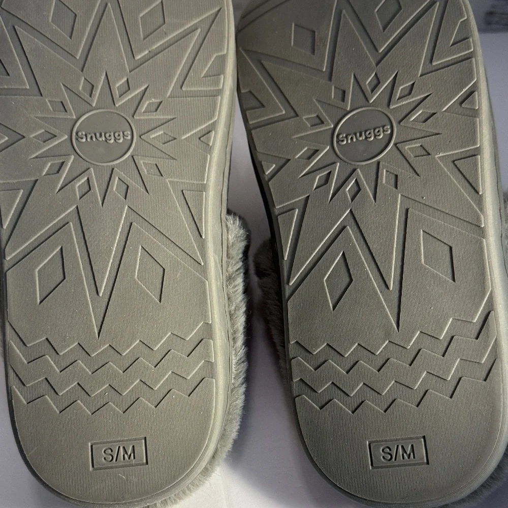 Snuggs Shitzu Dog Print Fluffy Gray Slippers New No Tags - Picture 8 of 8